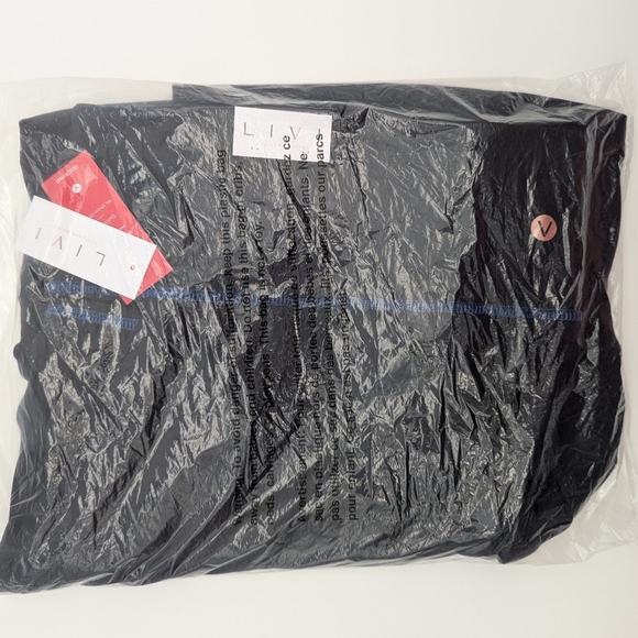 NWT LIVI Activewear High Rise Wicking Knee Short Black Size 26/28 - Picture 2 of 4